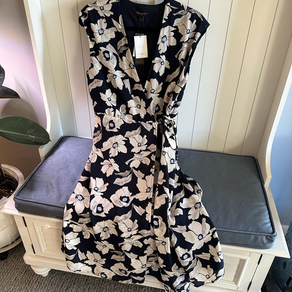 Banana Republic Navy and Cream Floral Midi Dress